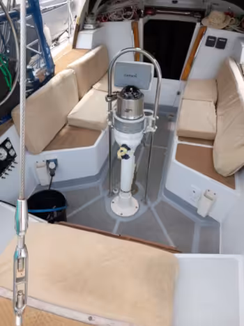 10-feet of cokcpit space with cushions