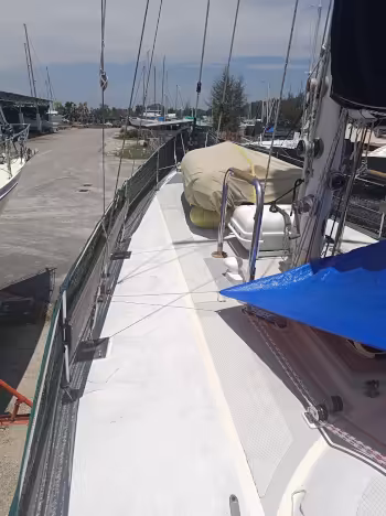 uncluttered foredeck